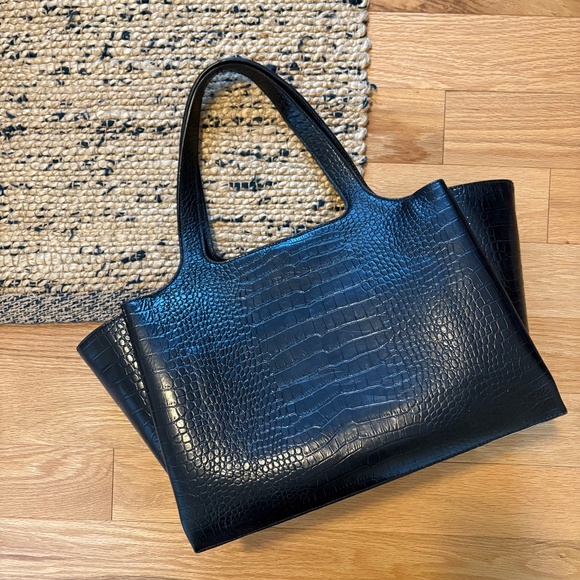 The Curated black crocodile tote bag, discontinued style - Picture 4 of 9